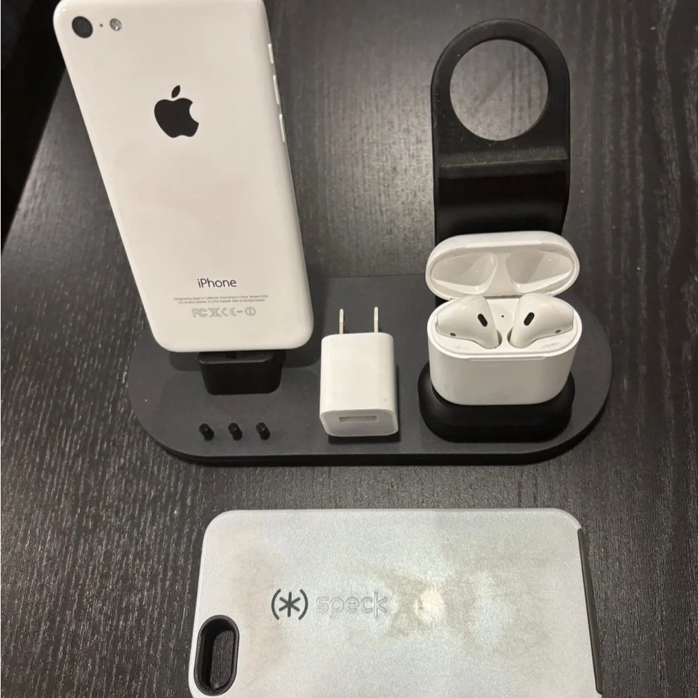 Apple Bundle - iPhone 5c + AirPods 1st Generation + Charger Doc Station